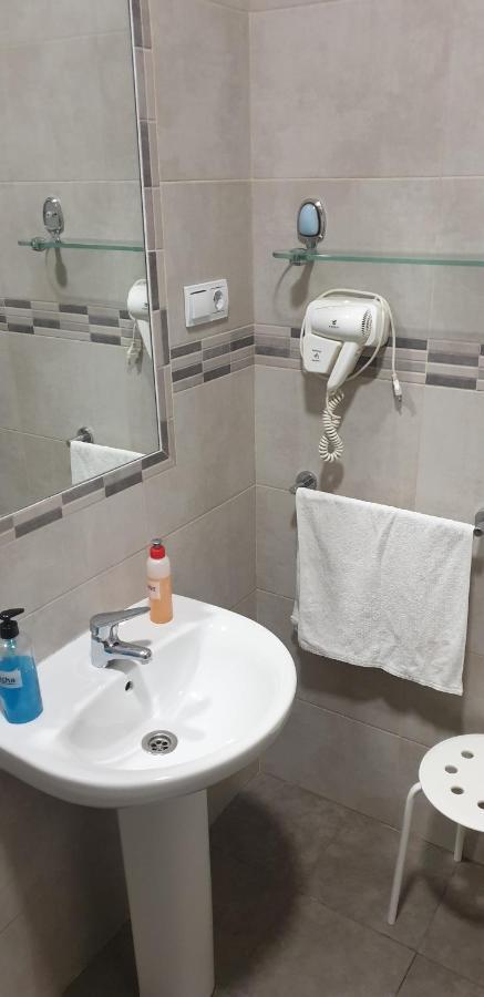 Chambre Familiale avec Salle de Bains Commune